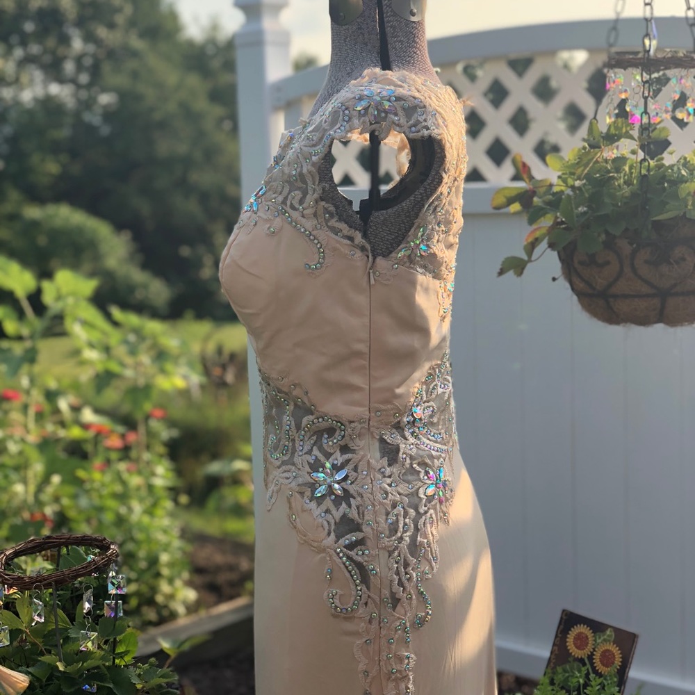 Cream formal dress with iridescent crystals - Picture 5 of 7